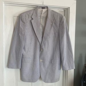 Men’s blue and white sear sucker sports coat